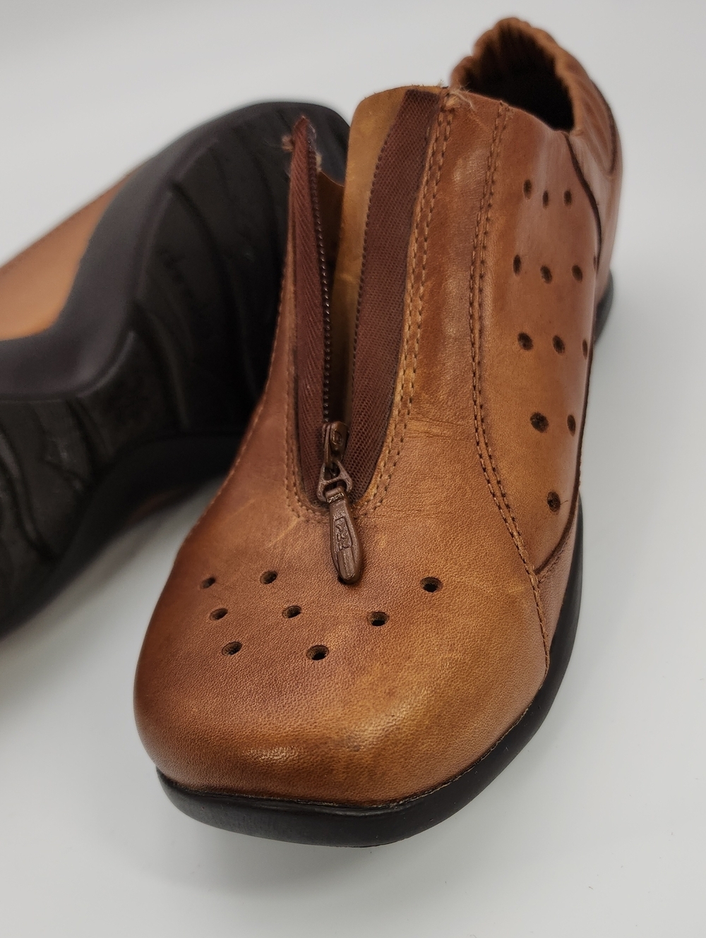 Dansko Camille women's flat brown leather with a front zip perforated shoe 38 - Picture 13 of 13
